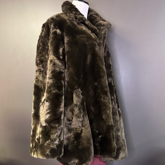 Vintage Faux Fur Coat - Picture 4 of 9